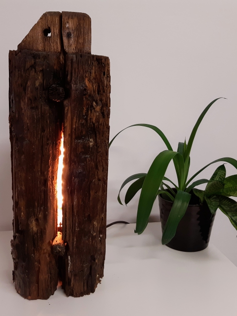 Schwemmholzlampe ein © Jugend am Werk