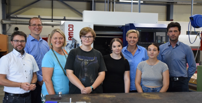 AMS-Landesgeschäftsführerin Helene Sengstbratl und Geschäftsführerin Brigitte Gottschall mit drei jungen Frauen der #techgirls Initiative © AMS Burgenland