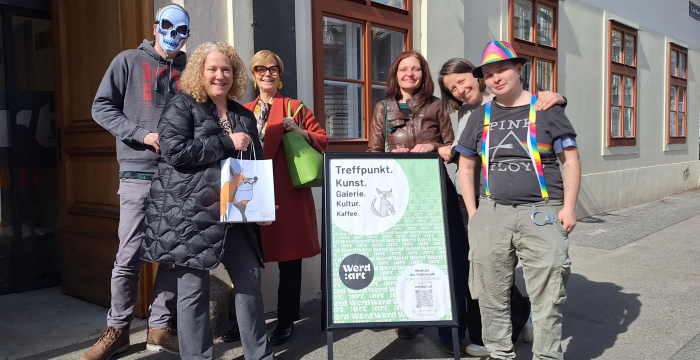 Gruppenfoto mit ANCOR vor der Tagesstruktur Im Werd © Jugend am Werk