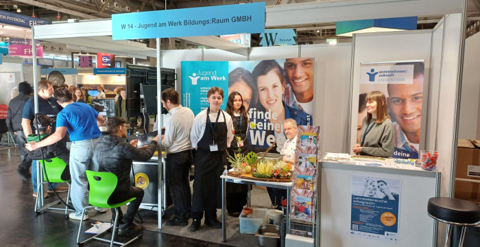 Blick auf den Stand von Jugend am Werk auf der Messe BeSt 2025 © Jugend am Werk