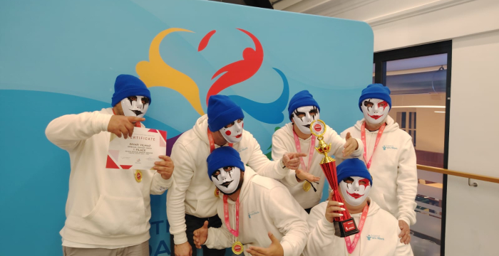 Siegerfoto der Special Dance Crew, die im Rahmen des International Dance Open in Wien den Ersten Platz erreichten. © Jugend am Werk