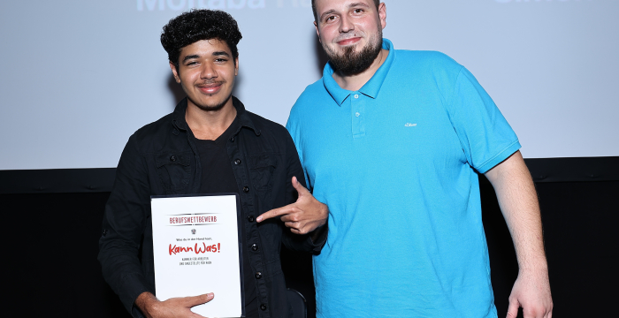 Siegerfoto von unserem Lehrling Marcel Kleissl und seinem Ausbildner © Jugend am Werk