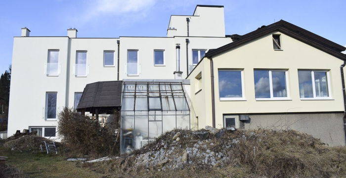 Blick vom Garten auf das Wohnhaus in Tausendblum © Jugend am Werk