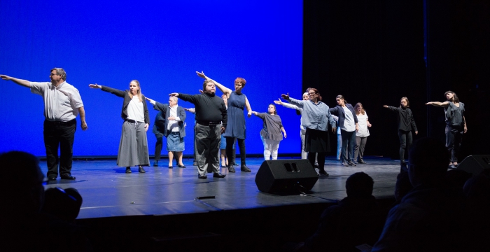 Gruppe aus Hirschstetten bei der Aufführung im Akademietheater © Reinhard Werner/Burgtheater