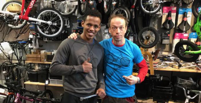 Lehrling Abdi und Ausbilder Patrick Bischoff bei United in Cycling © Berit Weindorfer