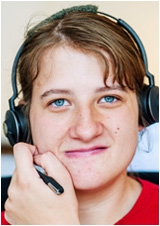 junge Frau mit Headset © kollektiv fischka/fischka.com