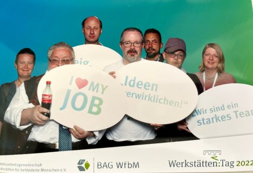 Der Werkstättenrat mit Unterstützungspersonen am Werkstättentag in Saarbrücken © Jugend am Werk