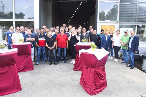 Gruppenfoto mit einem Großteil der Fahrerinnen und Fahrer © Jugend am Werk