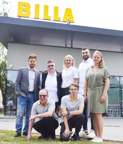 Gruppenfoto vor der Billa-Filiale Langobardenstraße © Jugend am Werk