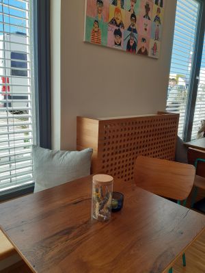 Tisch im Cafe Am Seebogen © Jugend am Werk