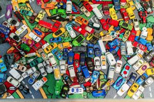 Spielzeugautos Kinder und Jugend Wohngemeinschaft © Kollektiv Fischka/fischka.com