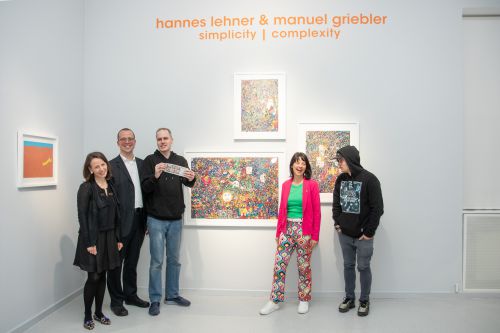 Hannes Lehner und Manuel Griebler mit Galerieinhaberin Nina Katschnig und Gästen von Jugend am Werk © Philipp Parfuss