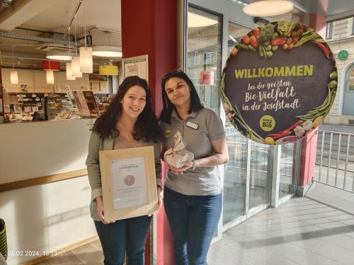 Übergabe Urkunde Partnerbetrieb an Denns Biomarkt, Filiale Josefstädter Straße © Jugend am Werk