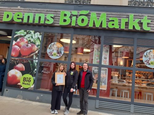 Übergabe Urkunde Partnerbetrieb an Denns Biomarkt, Filiale Julius-Tandler-Platz © Jugend am Werk