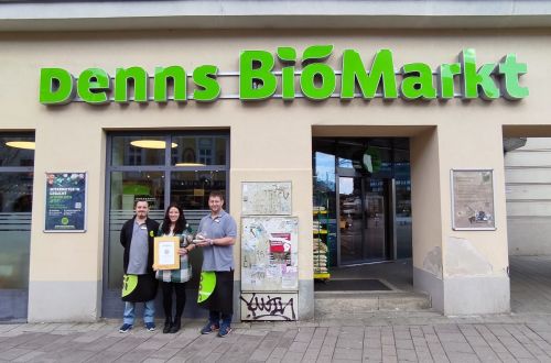 Übergabe Urkunde Partnerbetrieb an Denns Biomarkt, Filiale Landstraßer Hauptstraße © Jugend am Werk