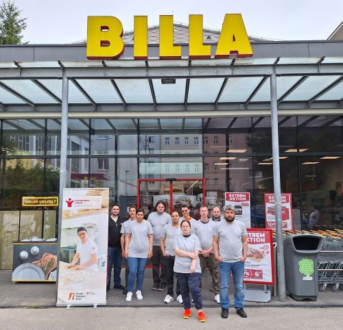 Gruppenfoto im Billa Markt Thaliastraße 154A © Jugend am Werk