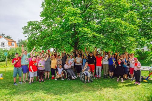 Gruppenfoto Ehrenamtswoche 2024 in der Tagesstruktur Elisenstraße © Jugend am Werk