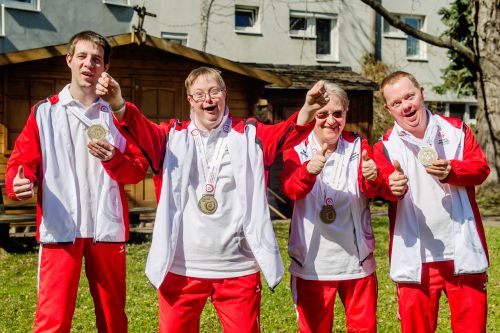 Vier stolze Medaillengewinner bei Special Olympics © Kollektiv Fischka/fischka.com