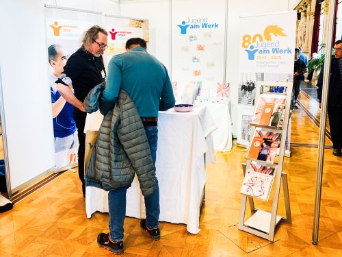 Blick auf den Messestand von Jugend am Werk © Jugend am Werk