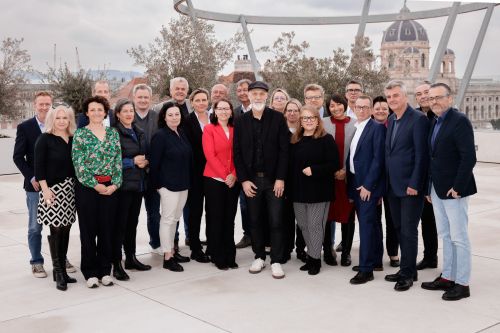 Die anwesenden Mitglieder des neuen Vorstands auf dem Gruppenfoto © Harald Lachner