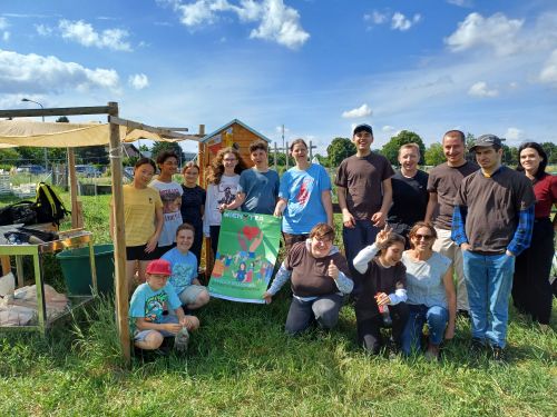 Gruppenfoto Ehrenamtswoche 2025 im Heldinnengarten © Jugend am Werk