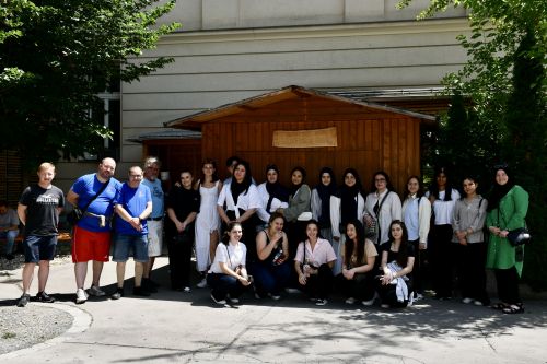 Gruppenfoto Ehrenamtswoche 2025 in der Wurlitzergasse © Jugend am Werk
