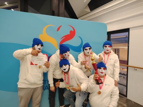 Siegerfoto der Special Dance Crew, die im Rahmen des International Dance Open in Wien den Ersten Platz erreichten. © Jugend am Werk Siegerfoto der Special Dance Crew, die im Rahmen des International Dance Open in Wien den Ersten Platz erreichten. © Jugend am Werk