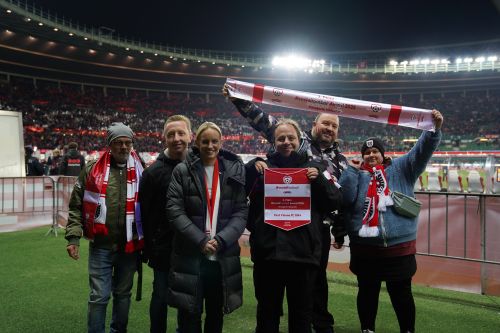 Gruppenfoto der Teilnehmer:innen beim WM-Qualifikationsspiel im Ernst-Happel-Stadion © ÖFB Gruppenfoto der Teilnehmer:innen beim WM-Qualifikationsspiel im Ernst-Happel-Stadion © ÖFB