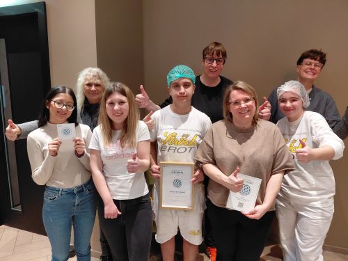 Gruppenfoto Auszeichnung Partnerbetrieb 2026, Bäckerei Ströck © Jugend am Werk