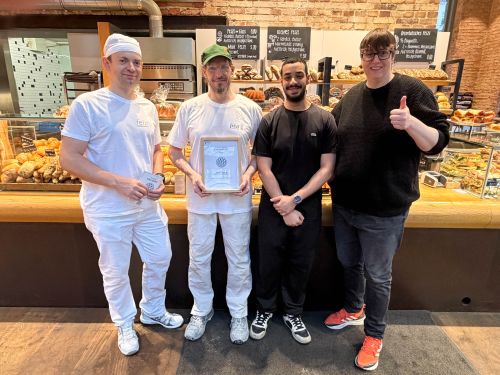 Gruppenfoto Auszeichnung Partnerbetrieb 2026, Bäckerei Felzl © Jugend am Werk