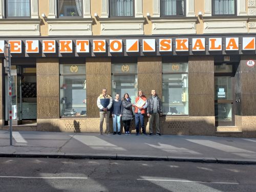 Gruppenfoto mit Urkunde Partnerbetrieb 2026, Elektro-Skala Gesellschaft mbH © Jugend am Werk