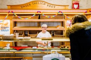 Blick in den Verkaufsraum der Ausbildungsbäckerei © Kollektiv Fischka/fischka.com