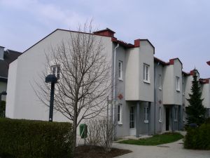 Außenansicht der Reihenhäuser Gerasdorfer Straße © Jugend am Werk