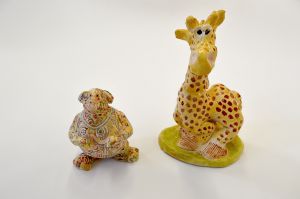 Giraffe und Schwein aus Keramik © Rossen Aleksiev