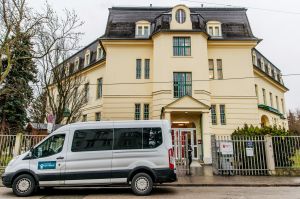 Blick auf den Eingang zum Standort Elisenstraße © Kollektiv Fischka/fischka.com