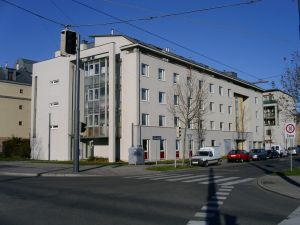 Blick auf das Wohnhaus in der Canevalestraße © Jugend am Werk