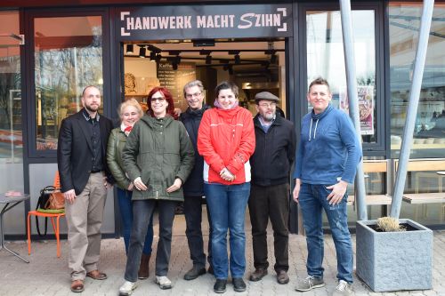 Gruppe von Jugend am Werk zu Besuch bei der Bäckerei Szihn © Jugend am Werk