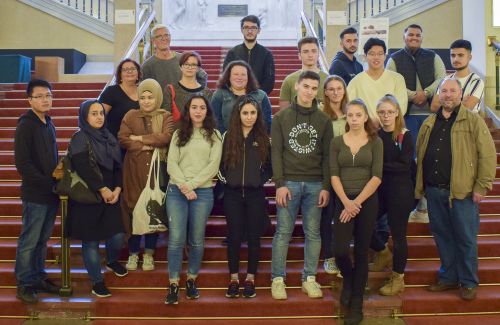 Gruppenfoto mit Jugendlichen im Konzerthaus © Jugend am Werk